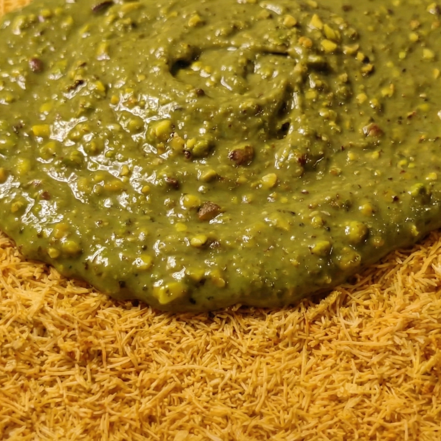 Belgico Pistachio Crunch Sauce 8.8lb (4kg) – Crunchy Dubai Chocolate Filling with Roasted Pistachio Pieces